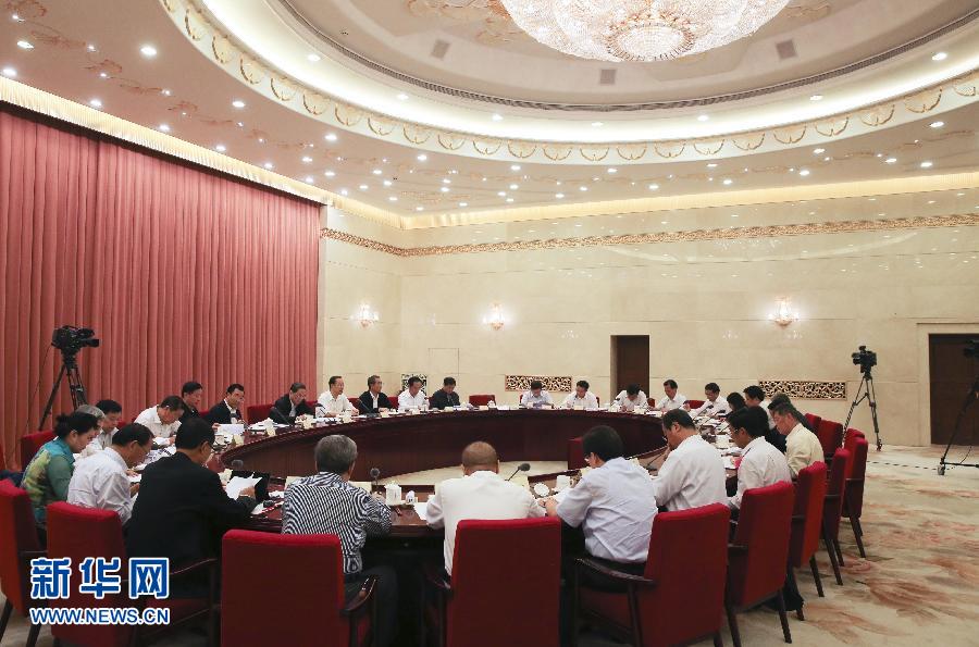 9月24日，全國政協(xié)在北京召開雙周協(xié)商座談會(huì)，圍繞“集中連片特困地區(qū)精準(zhǔn)扶貧”協(xié)商議政、建言獻(xiàn)策。全國政協(xié)主席俞正聲主持會(huì)議并講話。新華社記者 丁林 攝2.jpg