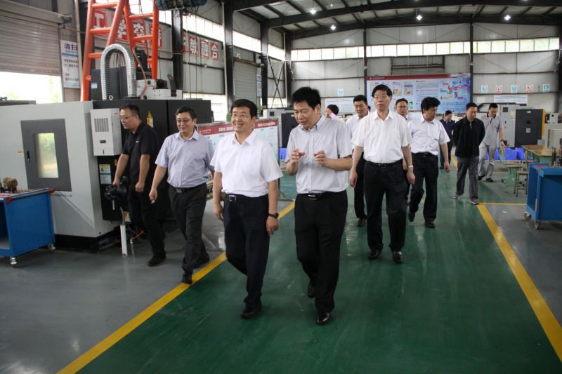 中央統(tǒng)戰(zhàn)部副部長、國家民委主任、黨組書記巴特爾、省委常委、統(tǒng)戰(zhàn)部部長崔保華，州委書記林書成，州委副書記、州長羅涼清、中央統(tǒng)戰(zhàn)部七局局長沈陽，國家民委辦公廳主任張京澤、研究室主任石玉鋼，省委統(tǒng)戰(zhàn)部副部長、省民宗委主任姚斌參加調(diào)研 (3).JPG