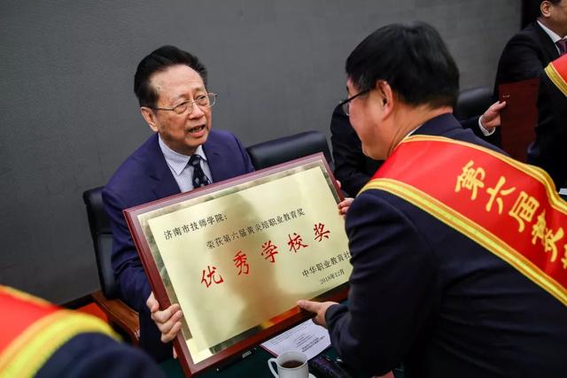 黃炎培職業(yè)教育獎(jiǎng)揭曉，向獲獎(jiǎng)?wù)咦ＹR！