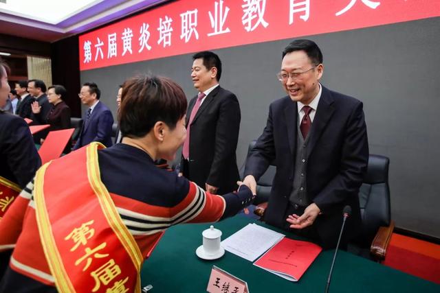 黃炎培職業(yè)教育獎(jiǎng)揭曉，向獲獎(jiǎng)?wù)咦ＹR！